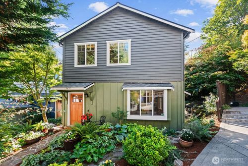 2490 Sw Webster St, Seattle, WA, 98106-1736 | Card Image