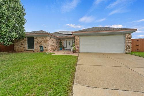 3030 Meadow Creek Ct, Grand Prairie, TX, 75052-5933 | Card Image