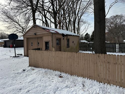 20429 Midway Ave, Southfield, MI, 48075-3814 | Card Image