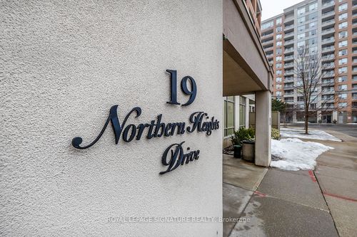 210-19 Northern Heights Dr, Richmond Hill, ON, L4B4M4 | Card Image