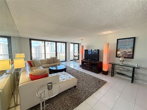 apt-2010-290 174th St, Sunny Isles Beach, FL, 33160-3256 | Card Image