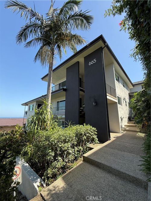 4-665 W 34th St, San Pedro, CA, 90731-6852 | Card Image