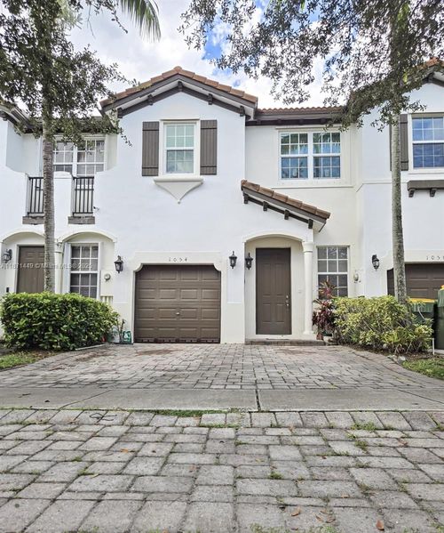 1054 Ne 30th Ave, Homestead, FL, 33033-7608 | Card Image