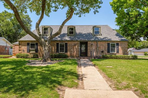 1517 19th Ave N, Texas City, TX, 77590-5218 | Card Image