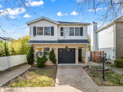 62 Bennett Pl, Staten Island, NY, 10312-6067 | Card Image
