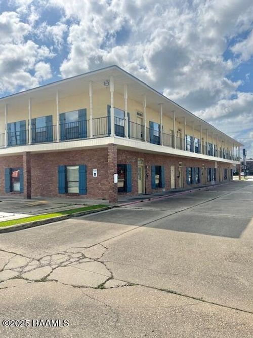 9-801 S Lewis St, New Iberia, LA, 70560-4882 | Card Image