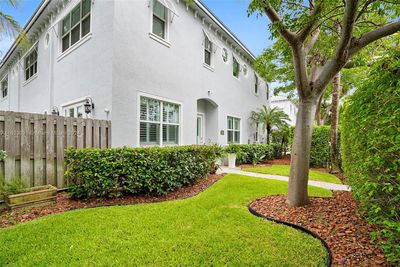 7 Ne 20th Ave, Townhouse with 3 bedrooms, 2 bathrooms and null parking in Pompano Beach FL | Image 1