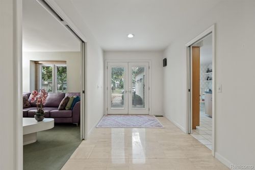 5129 Woodlands Ln, Bloomfield Hills, MI, 48302-2854 | Card Image