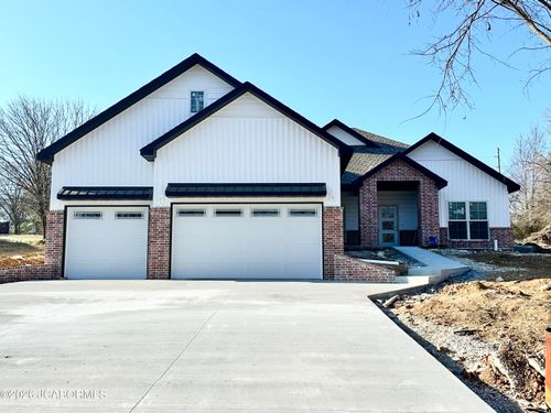 2710 Cantaberry Dr, Jefferson City, MO, 65109-9513 | Card Image