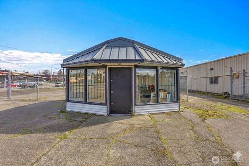 9808 17th Ave Sw, Seattle, WA, 98106-2713 | Card Image