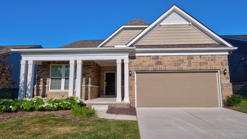 38731 Chasewood Ct, Farmington Hills, MI, 48335-3705 | Card Image