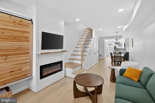 2015 Gales St Ne, WASHINGTON, DC, 20002-4735 | Card Image