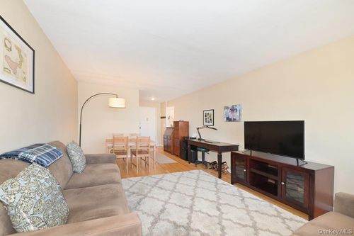 apt-5h-2 Birchwood Ct, Mineola, NY, 11501-4526 | Card Image