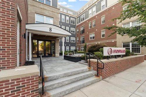 2011-8 Sanborn St, Reading, MA, 01867-3084 | Card Image
