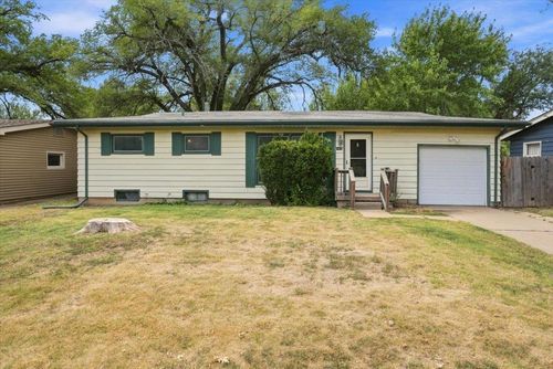 1415 N Prairie Ln, Derby, KS, 67037-2916 | Card Image