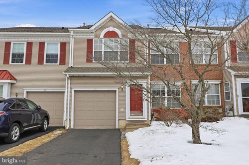 25 Honey Locust Ln, NEWTOWN, PA, 18940-9285 | Card Image