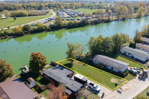 41 Fountain Lake Dr, Greenfield, IN, 46140-8646 | Card Image