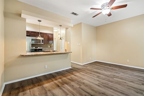 apt-204-612 Park Pl, Austin, TX, 78705-3133 | Card Image