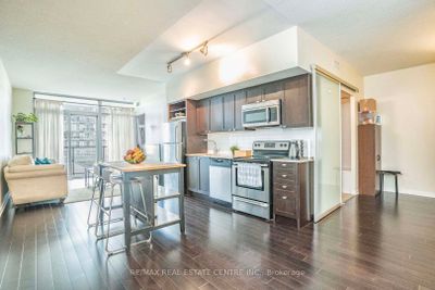 415 - 105 The Queensway, Condo with 1 bedrooms, 1 bathrooms and 1 parking in Toronto ON | Image 3