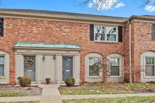 697 Robinwood Dr, Pittsburgh, PA, 15216-1028 | Card Image