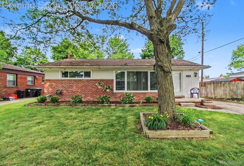 9135 Frederick St, Livonia, MI, 48150-3940 | Card Image