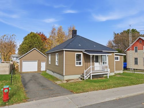 {{alt}} | Card Image