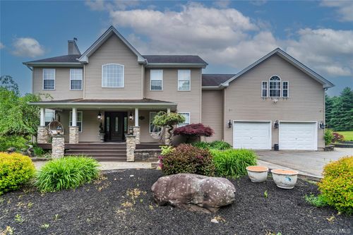 1 Starlight Path, Wallkill, NY, 12589-2866 | Card Image
