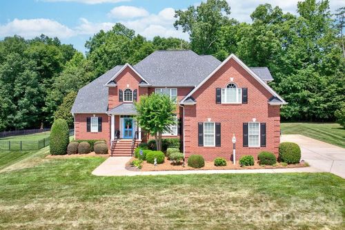 5633 Old Town Ln, Gastonia, NC, 28056-8589 | Card Image