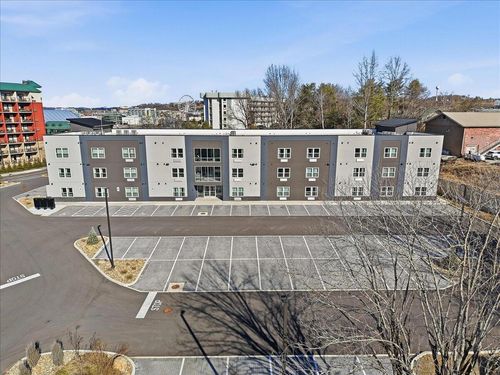 214-227 Sharon Dr, PIGEON FORGE, TN, 37863-3247 | Card Image