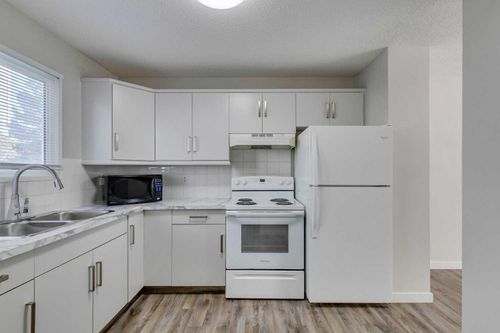 52-219 90 Ave Se, Calgary, AB, T2J0A3 | Card Image