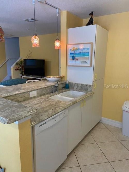 130-850 S Tamiami Trl, SARASOTA, FL, 34236-7842 | Card Image