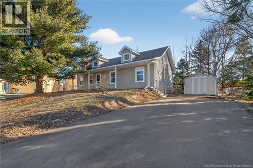 19 Larose St, Dieppe, NB, E1A5B7 | Card Image