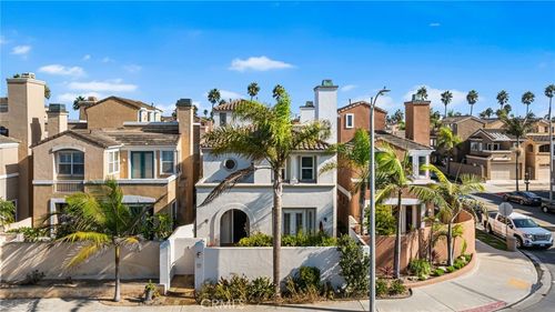 304 Goldenwest St, Huntington Beach, CA, 92648-2600 | Card Image
