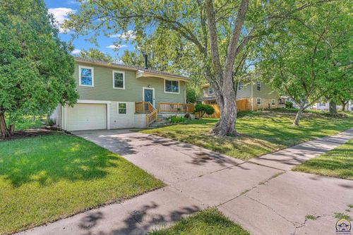 3208 Sw Crest Dr, Topeka, KS, 66618 | Card Image