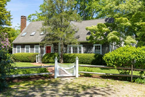 21 Woodlawn Ave, Vineyard Haven, MA, 02568-2302 | Card Image