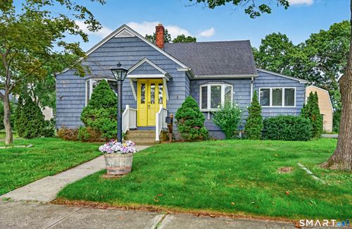 8 Sailors Ln, Milford, CT, 06460-4954 | Card Image