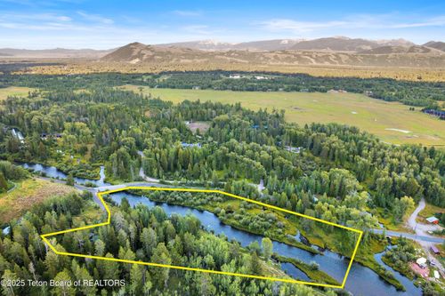 2945 Hunt Ln, Wilson, WY, 83014-5146 | Card Image