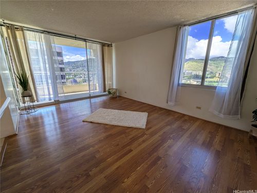 apt-2107-2740 Kuilei St, Honolulu, HI, 96826-3425 | Card Image