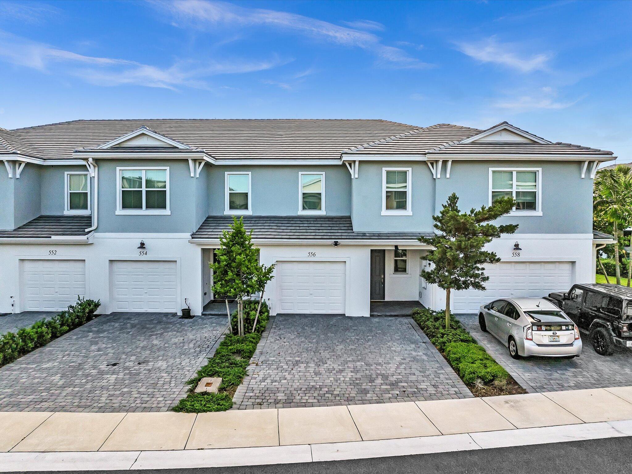 Sanderling Cir, Deerfield Beach, FL 33442