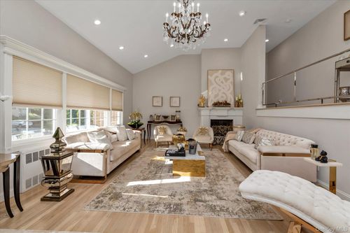47 Pinewood Rd, Roslyn, NY, 11576-2419 | Card Image