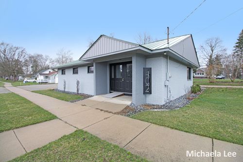 402 Thornton St, Middleville, MI, 49333-9706 | Card Image