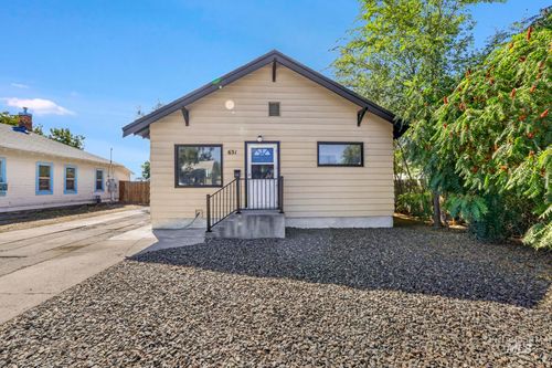 631 3rd Ave W, Twin Falls, ID, 83301-5611 | Card Image