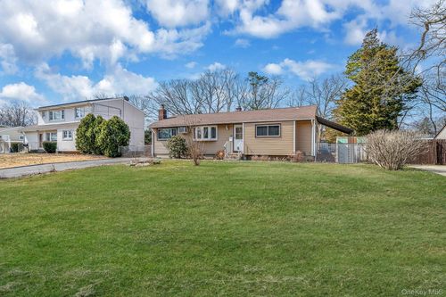 156 Gibbs Rd, Central Islip, NY, 11722-2611 | Card Image