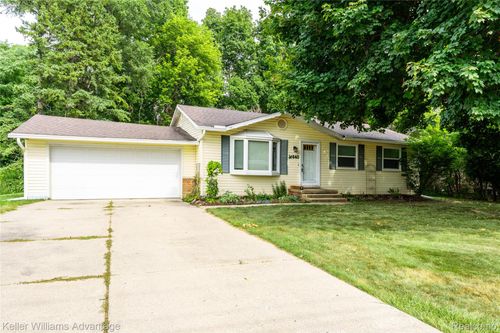 16840 Savoie St, Livonia, MI, 48154-3369 | Card Image