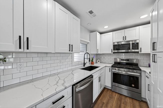 9061 E Hatchery Rd, House other with 3 bedrooms, 2 bathrooms and null parking in Syracuse IN | Image 6