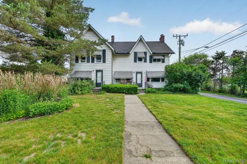 23 W Burdick St, Oxford, MI, 48371-4600 | Card Image