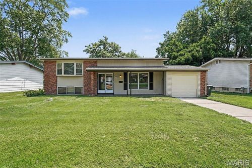 1530 Loveland Dr, Florissant, MO, 63031-3347 | Card Image