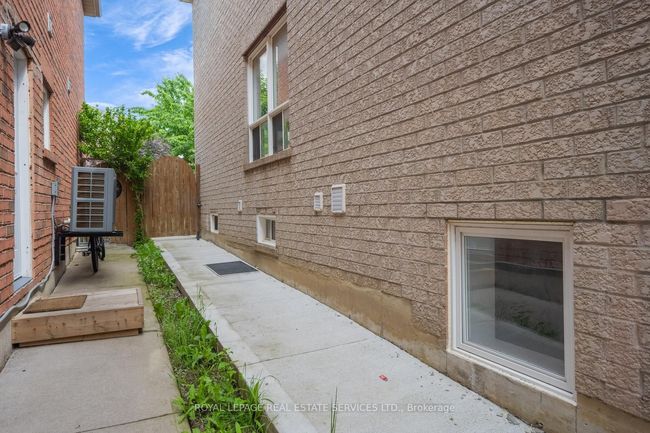 9 Oxtail Lane, House other with 5 bedrooms, 5 bathrooms and 4 parking in Brampton ON | Image 46