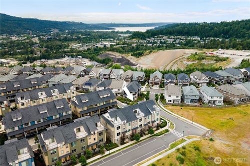 8-1429 8th Ave Ne, Issaquah, WA, 98029-5038 | Card Image