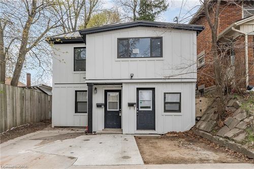 57 Chestnut St, Kitchener, ON, N2H1T7 | Card Image